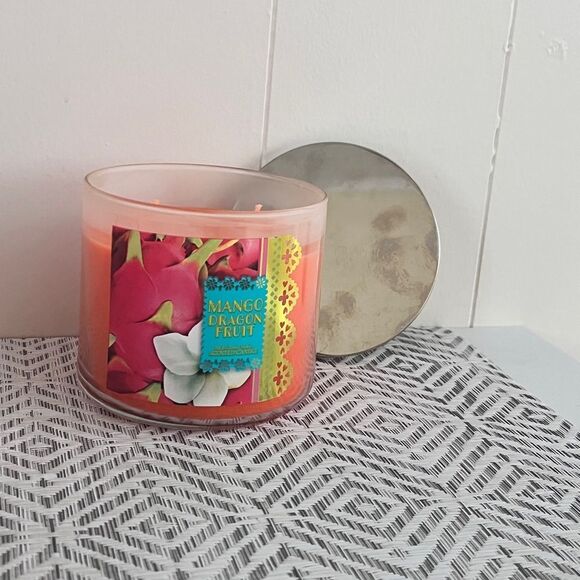 Bath And Body Works 3 Wick Candle MANGO DRAGON FRUIT 14.5 oz Discontinued - Picture 2 of 4